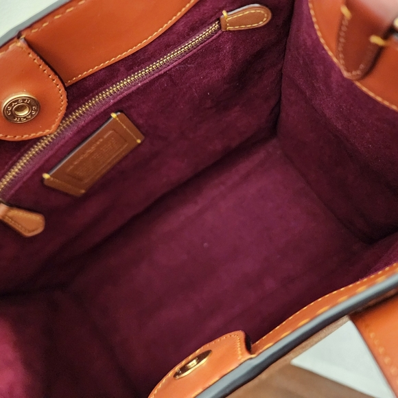 Coach Field Tote 30 in Signature Canvas With Horse and Carriage EUC - Picture 9 of 10